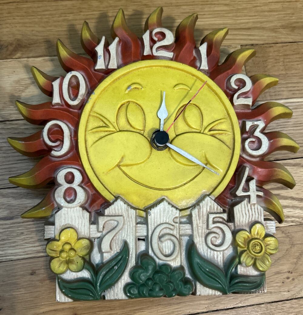 Vintage 1973 Sexton Sun / Flowers Cottage Core Clock Made In USA